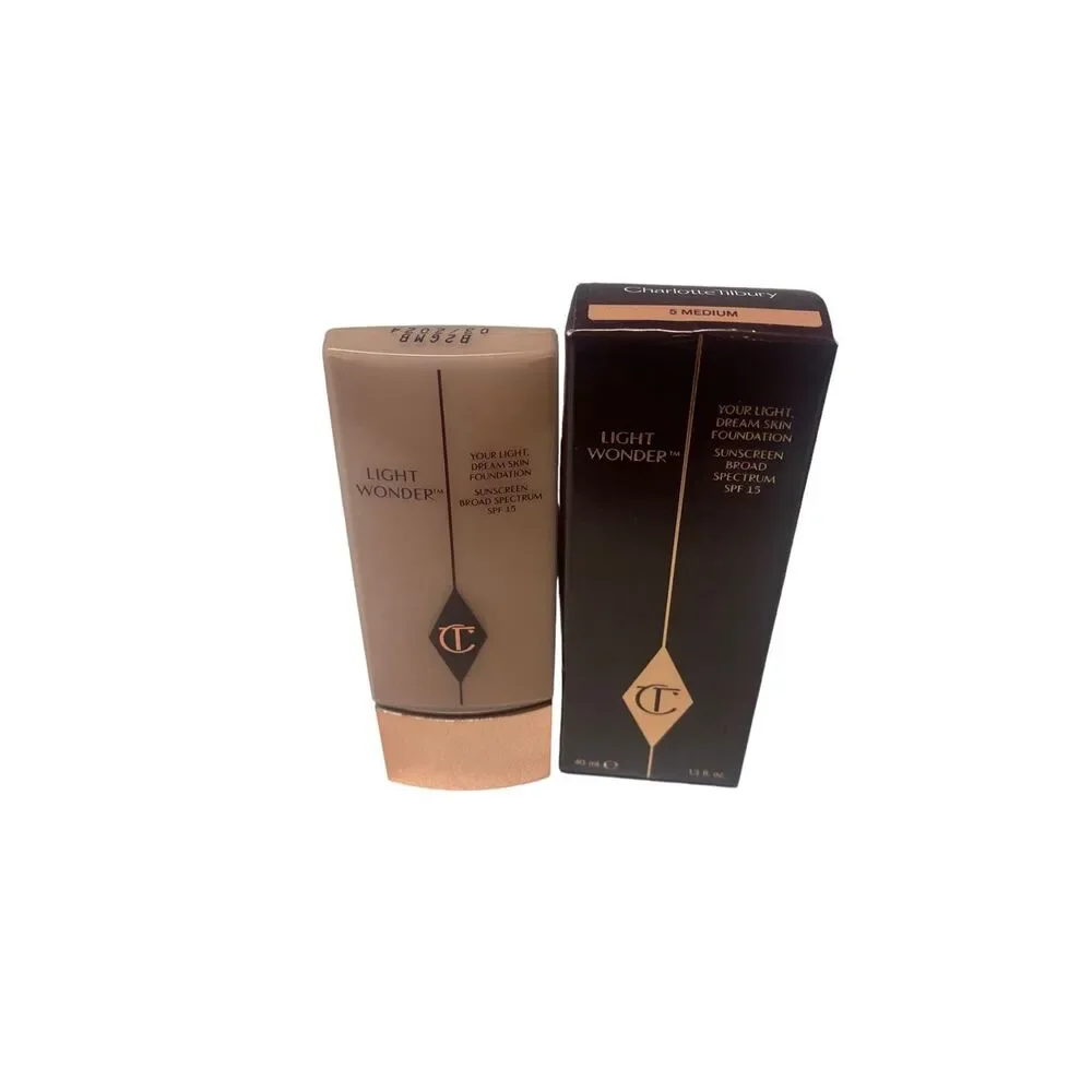 Charlotte Tilbury Light Wonder Foundation in 5 Medium 1.3oz (READ)